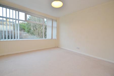 2 bedroom Flat to let in Hillside Court, Hawkhills, Chapel Allerton, Leeds, LS7