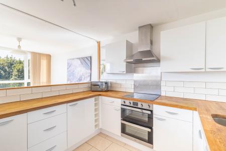 2 bedroom Flat to let in Ingledew Court, Alwoodley, Leeds, LS17