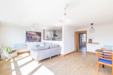 2 bedroom Flat to let in Ingledew Court, Alwoodley, Leeds, LS17
