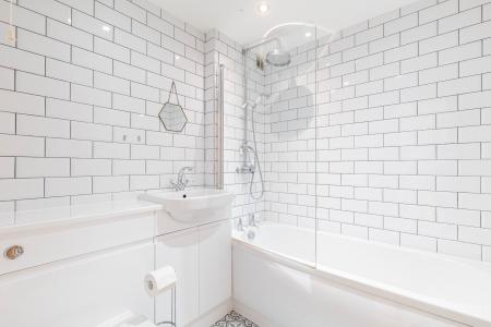 2 bedroom Flat to let in Ingledew Court, Alwoodley, Leeds, LS17