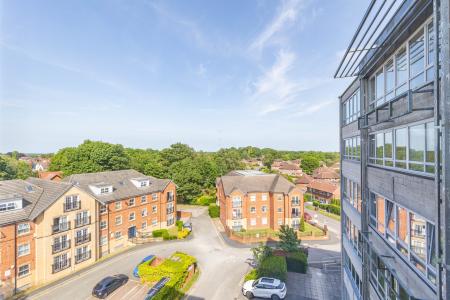 2 bedroom Flat to let in Ingledew Court, Alwoodley, Leeds, LS17