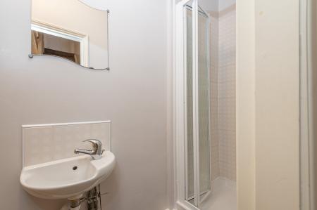 4 bedroom Terraced House to let in Roman Grove, Roundhay, Leeds, LS8