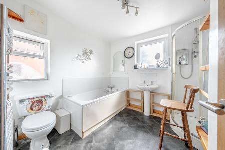 4 bedroom Semi-detached house for sale in Gledhow Park Avenue, Chapel Allerton, Leeds, LS7