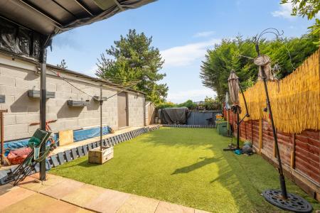 4 bedroom Semi-detached house for sale in Gledhow Park Avenue, Chapel Allerton, Leeds, LS7