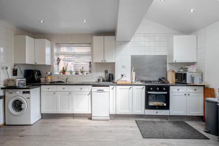 4 bedroom Semi-detached house for sale in Gledhow Park Avenue, Chapel Allerton, Leeds, LS7