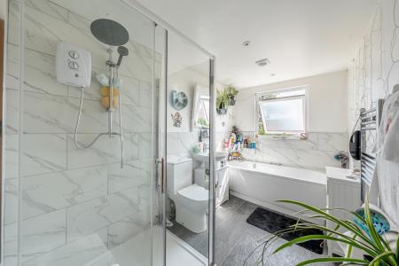 4 bedroom Semi-detached house for sale in Gledhow Park Avenue, Chapel Allerton, Leeds, LS7
