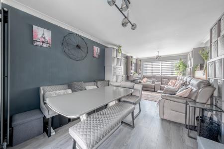 4 bedroom Semi-detached house for sale in Heathercroft, Chapel Allerton, Leeds, LS7