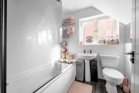 4 bedroom Semi-detached house for sale in Heathercroft, Chapel Allerton, Leeds, LS7