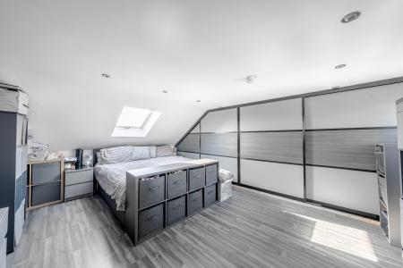 4 bedroom Semi-detached house for sale in Heathercroft, Chapel Allerton, Leeds, LS7