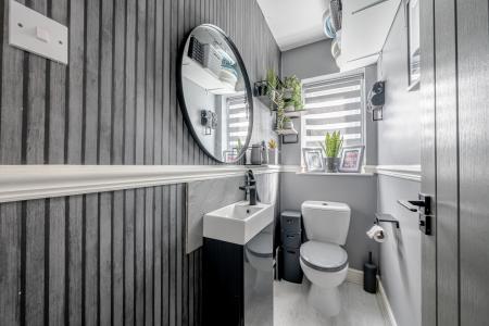 4 bedroom Semi-detached house for sale in Heathercroft, Chapel Allerton, Leeds, LS7