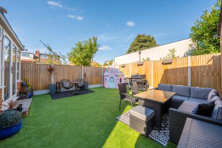 4 bedroom Semi-detached house for sale in Heathercroft, Chapel Allerton, Leeds, LS7