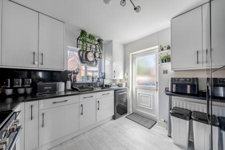 4 bedroom Semi-detached house for sale in Heathercroft, Chapel Allerton, Leeds, LS7