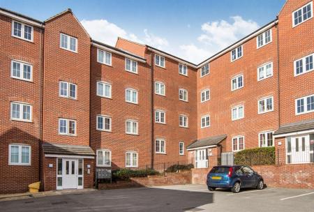 2 bedroom Flat to let in Fenton Place, Middleton, Leeds, LS10