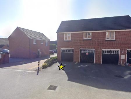 2 bedroom Flat to let in Fenton Place, Middleton, Leeds, LS10