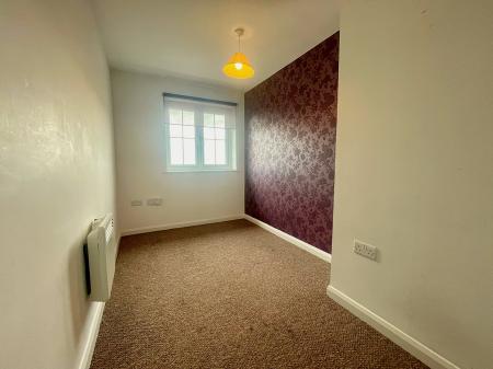 2 bedroom Flat to let in Fenton Place, Middleton, Leeds, LS10