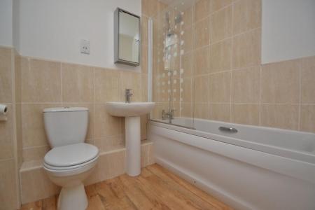 2 bedroom Flat to let in Fenton Place, Middleton, Leeds, LS10