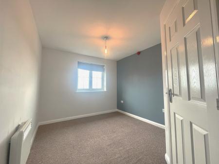 2 bedroom Flat to let in Fenton Place, Middleton, Leeds, LS10