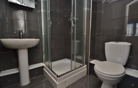 2 bedroom Flat to let in Fenton Place, Middleton, Leeds, LS10