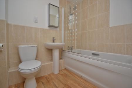 2 bedroom Flat to let in Fenton Place, Middleton, Leeds, LS10