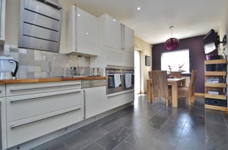 1 bedroom House share to let in Roxholme Road, Chapel Allerton, Leeds, LS7