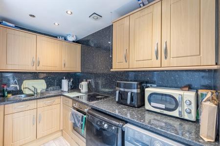 2 bedroom Flat to let in Low Lane, Horsforth, Leeds, LS18