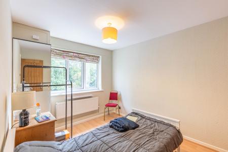 2 bedroom Flat to let in Low Lane, Horsforth, Leeds, LS18