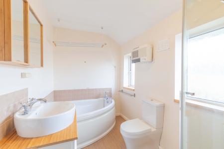 3 bedroom Terraced House to let in Potternewton Avenue, Leeds, LS7