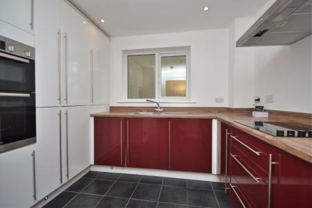 2 bedroom Flat to let in Potternewton Mount, Leeds, LS7