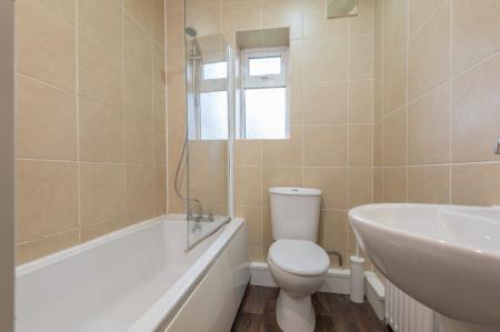 2 bedroom Flat to let in Sandringham Drive, Moortown, Leeds, LS17
