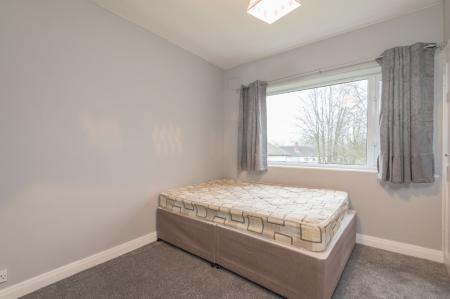 2 bedroom Flat to let in Sandringham Drive, Moortown, Leeds, LS17