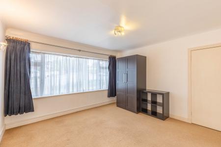 2 bedroom Flat for sale in King Lane, Moortown, Leeds, LS17