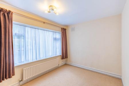 2 bedroom Flat for sale in King Lane, Moortown, Leeds, LS17