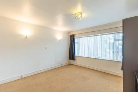 2 bedroom Flat for sale in King Lane, Moortown, Leeds, LS17