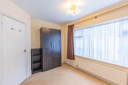 2 bedroom Flat for sale in King Lane, Moortown, Leeds, LS17