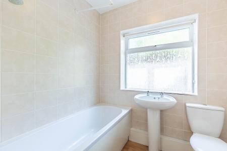 2 bedroom Flat for sale in King Lane, Moortown, Leeds, LS17