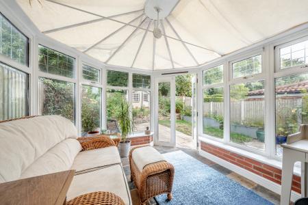 4 bedroom Semi-detached house for sale in Ridgeway, Gledhow, Leeds, LS8