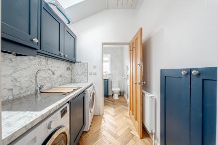 4 bedroom Semi-detached house for sale in Ridgeway, Gledhow, Leeds, LS8