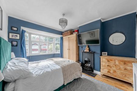 4 bedroom Semi-detached house for sale in Ridgeway, Gledhow, Leeds, LS8