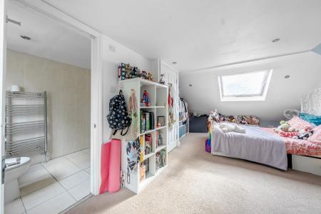 4 bedroom Semi-detached house for sale in Ridgeway, Gledhow, Leeds, LS8