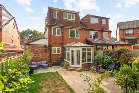 4 bedroom Semi-detached house for sale in Ridgeway, Gledhow, Leeds, LS8