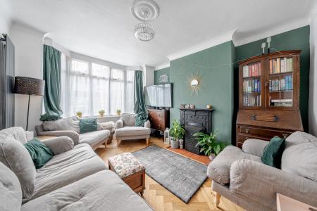 4 bedroom Semi-detached house for sale in Ridgeway, Gledhow, Leeds, LS8