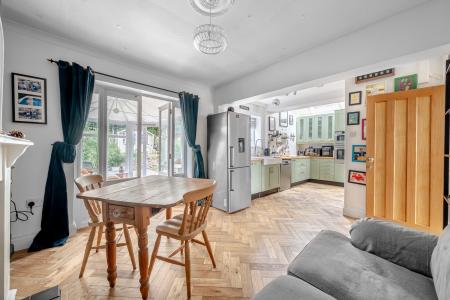 4 bedroom Semi-detached house for sale in Ridgeway, Gledhow, Leeds, LS8