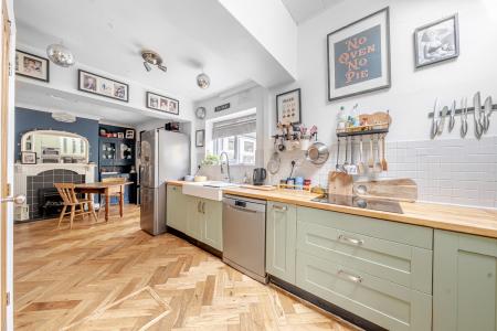 4 bedroom Semi-detached house for sale in Ridgeway, Gledhow, Leeds, LS8