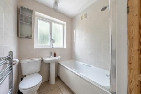 4 bedroom Semi-detached house for sale in Ridgeway, Gledhow, Leeds, LS8