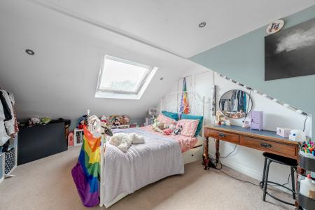 4 bedroom Semi-detached house for sale in Ridgeway, Gledhow, Leeds, LS8