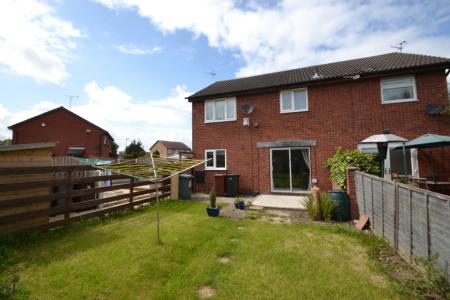 1 bedroom Town house to let in Hopes Farm View, Stourton Grange, Leeds, LS10