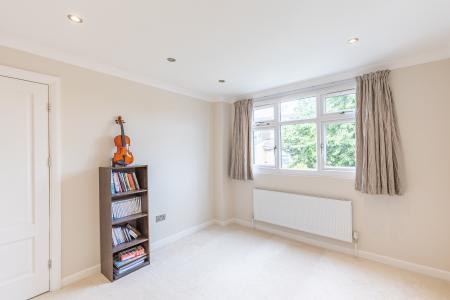 3 bedroom Semi-detached house to let in Linton Drive, Alwoodley, Leeds, LS17