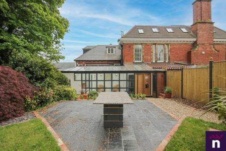 2 bedroom Flat to let in Wensley House Apartments, Wensley Avenue, Chapel Allerton, Leeds, LS7