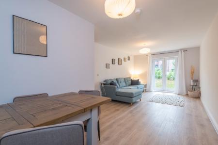 2 bedroom Flat to let in Mansion View, 16 Harehills Lane, Chapel Allerton, Leeds, LS7
