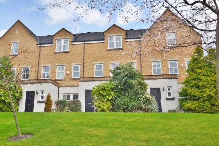 4 bedroom Town house to let in Mansion Gate, Chapel Allerton, Leeds, LS7